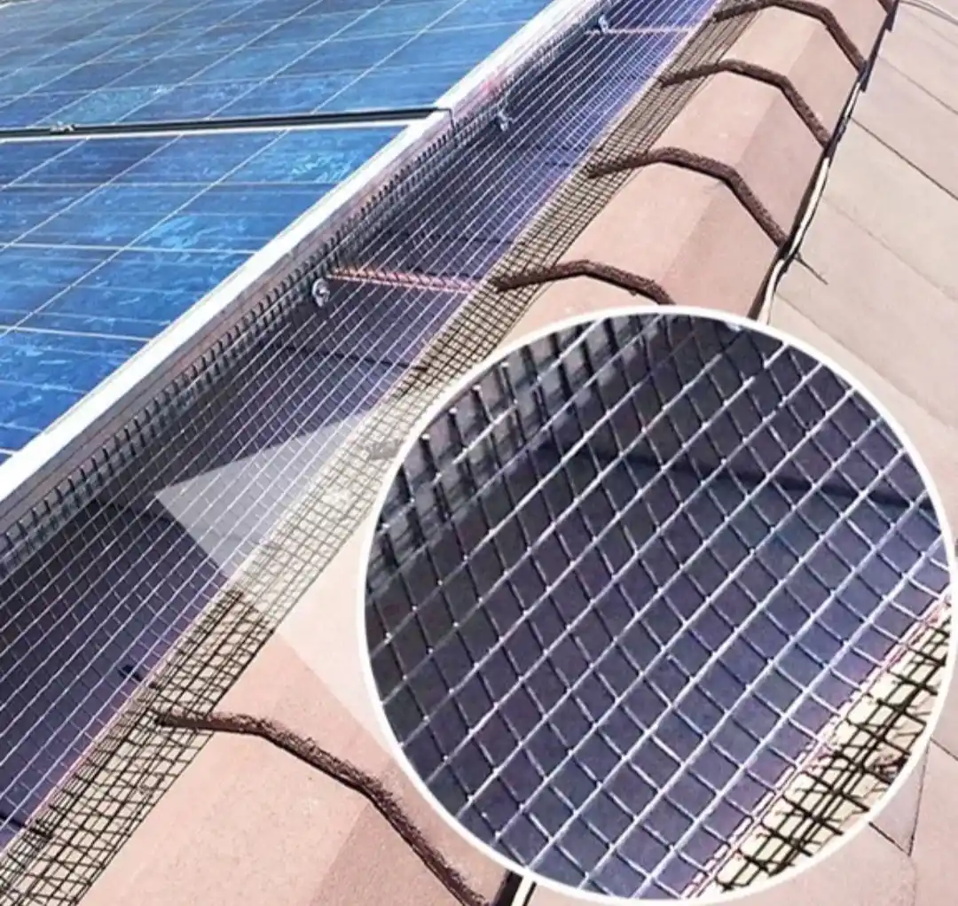 Detailansicht der Gitterstruktur an einem Solarmodul